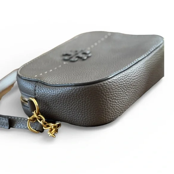 TORY BURCH Pebbled Leather Camera Bag in Silver Maple - Picture 6 of 11